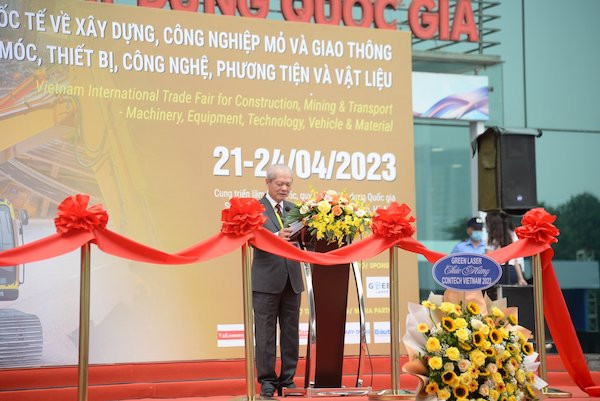 EL VIETNAM 2024 được tổ chức đồng thời với Triển lãm Quốc tế về Xây dựng, Công nghiệp Mỏ và Giao thông - Máy móc, thiết bị, Công nghệ, Phương tiện và Vật liệu lần thứ 5 (CONTECH VIETNAM 2024) tại Cung Triển lãm Kiến trúc Quy hoạch Xây dựng Quốc gia (NECC), số 1 Đỗ Đức Dục, Nam Từ Liêm, Hà Nội. 