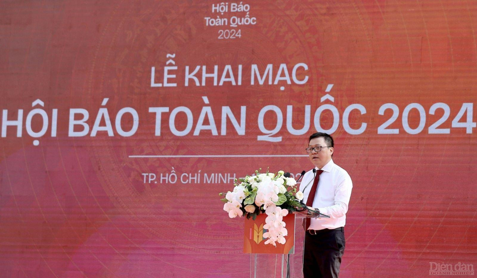 Chủ tịch Hội Nhà báo Việt Nam Lê Quốc Minh phát biểu khai mạc Hội báo.