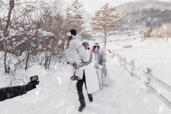Khai mạc triển lãm ảnh - phim thời trang “Rainbow snow”