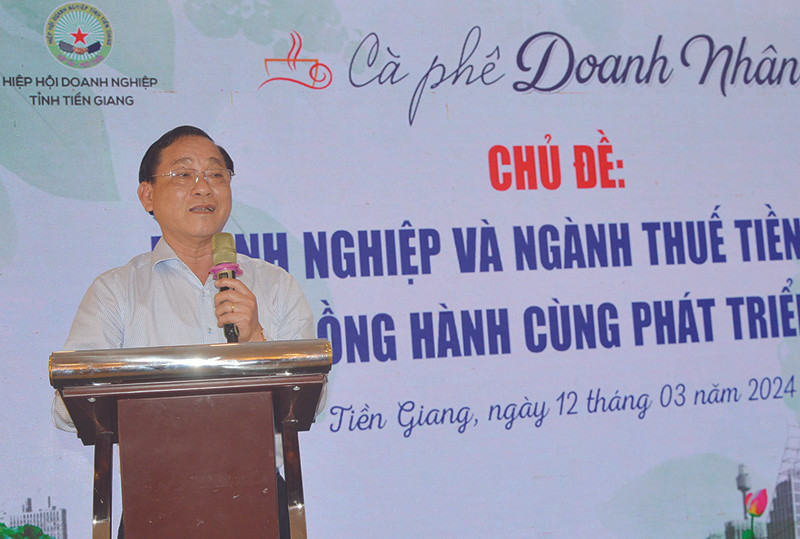   Ông Nguyễn Văn Vĩnh, Chủ tịch UBND tỉnh Tiền Giang chia sẻ thông tin với doanh nghiệp tại cuộc gặp gỡ Cà phê Doanh nhân.