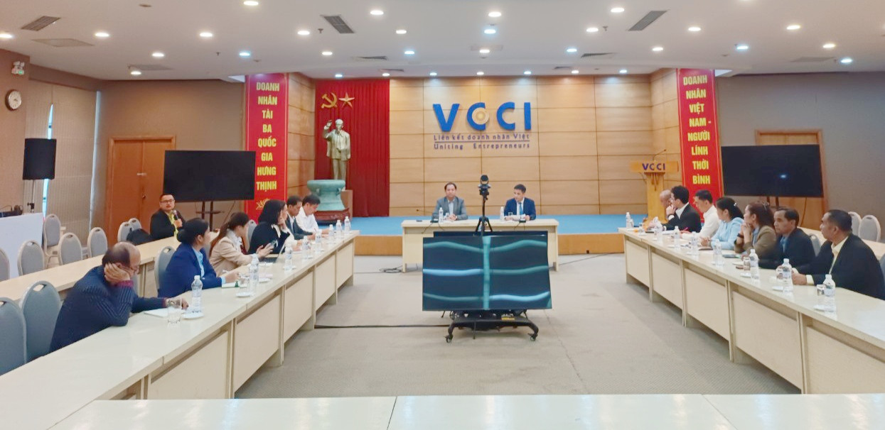 Toàn cảnh buổi làm việc. Ảnh: Nguyễn Giang