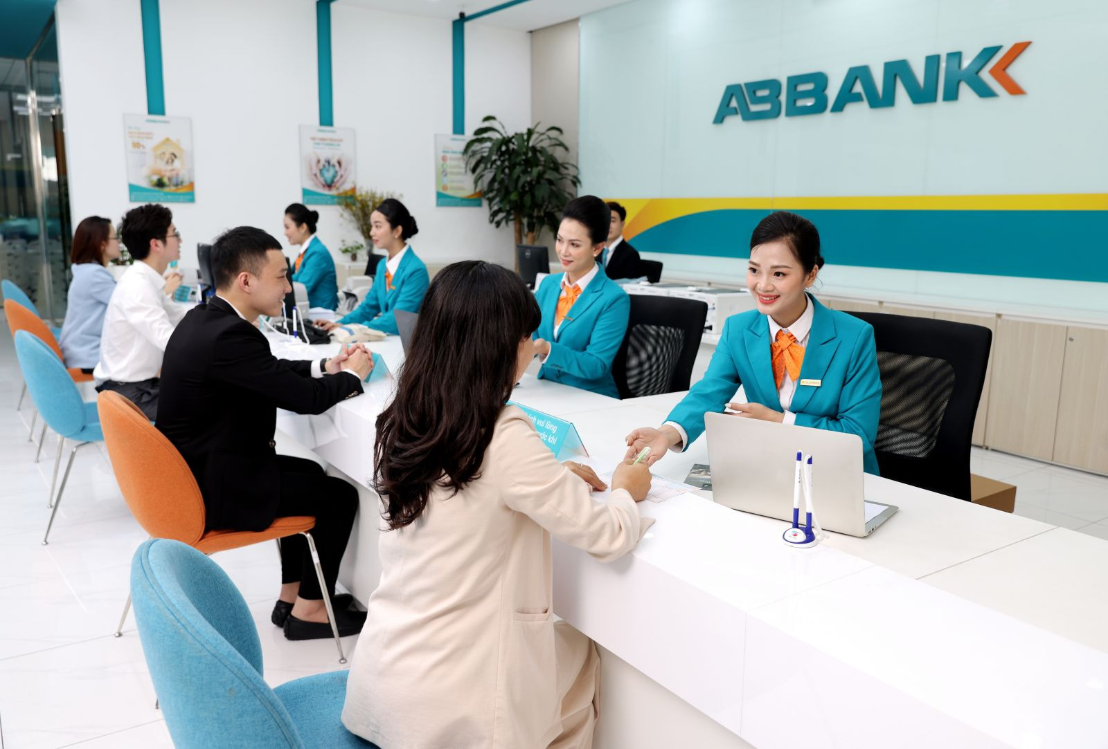 ABBANK triển khai hàng loạt chương trình ưu đãi về lãi suất và phí, nhằm đồng hành cùng các doanh nghiệp SME đẩy mạnh kinh doanh ngay từ đầu năm 2024