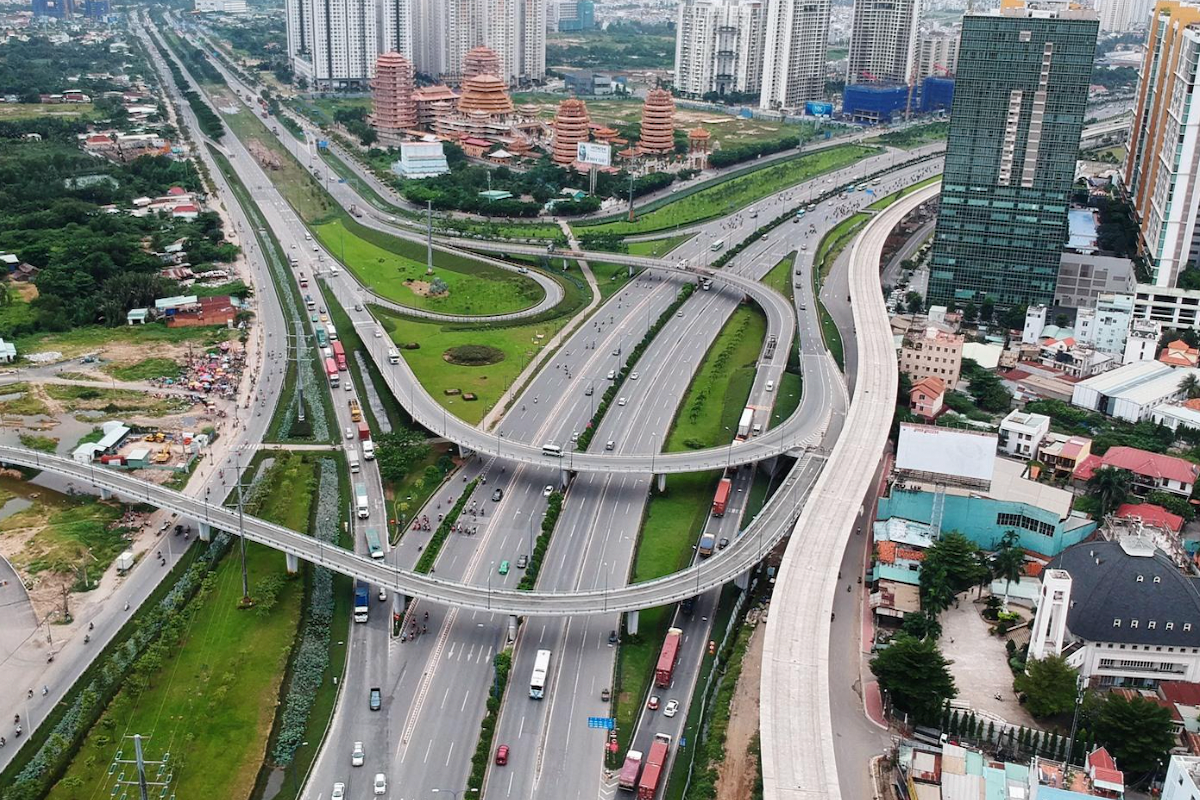 Theo các chuyên gia, tốc độ giải ngân vốn đầu tư công nhất là vào lĩnh vực hạ tầng được kì vọng sẽ giúp thị trường bất động sản phát triển trong thời gian tới.