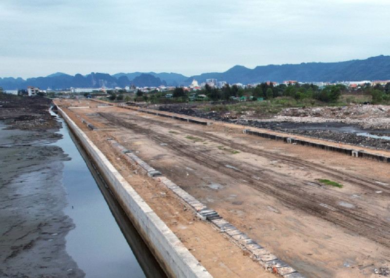 Nhiều hạng mục đã hoàn thành nhưng không thể triển khai các hạng mục nền, mặt đường do thiếu nguồn đất đắp