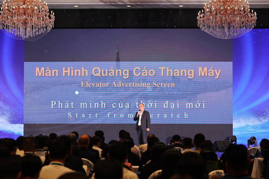 Ông Hướng Tùng - GĐ điều hành Focus Media Việt Nam chia sẻ về thiết bị quảng cáo thang máy thế hệ mới sẽ triển khai tại Việt Nam