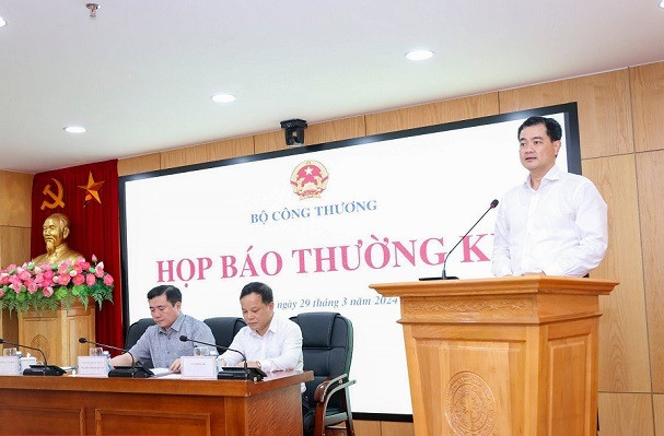 Ông Bùi Huy Sơn, Vụ trưởng Vụ trưởng Kế hoạch Tài chính (Bộ Công Thương).