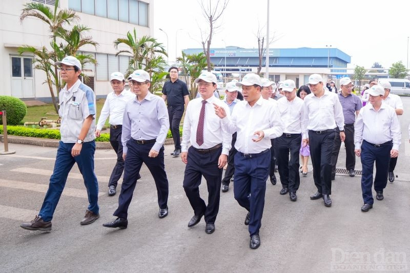 Lãnh đạo Bộ Khoa học và Công nghệ và lãnh đạo TP Hải Phòng khảo sát doanh nghiệp hoạt động KHCN tại Hải Phòng