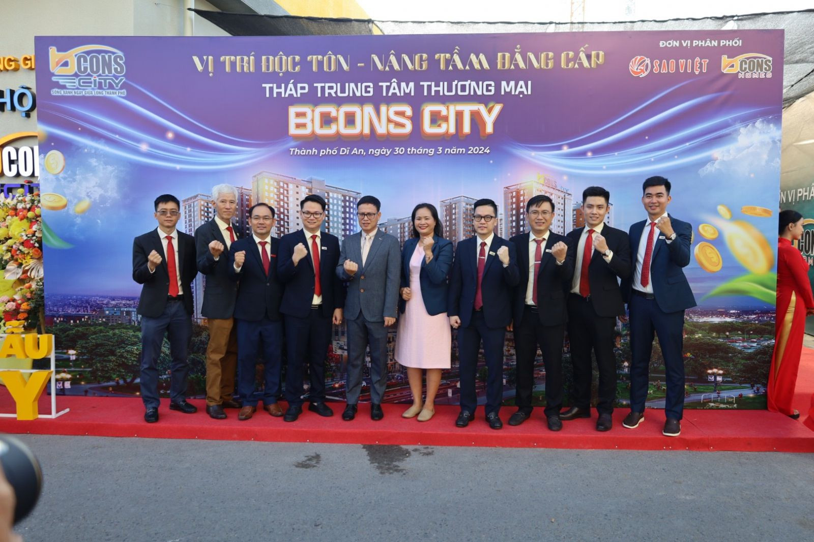 Lãnh đạo Tập đoàn Bcons tại buổi khai trương nhà mẫu tháp Bcons City