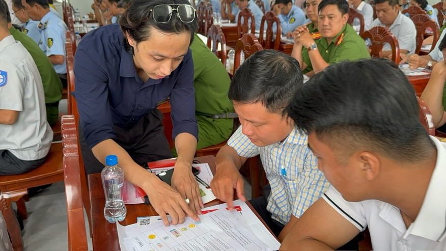 Vina CHG hiện đã xây dựng hệ sinh thái chống giả toàn diện bao gồm: Giải pháp tem chống hàng giả công nghệ cao; Giải pháp bao bì chống giả, bao bì thông minh; Giải pháp Hỗ trợ kết nối điều tra, xử lý hàng giả; Giải pháp truyền thông chống hàng giả và Phần mềm chống giả thông minh Vinacheck;…