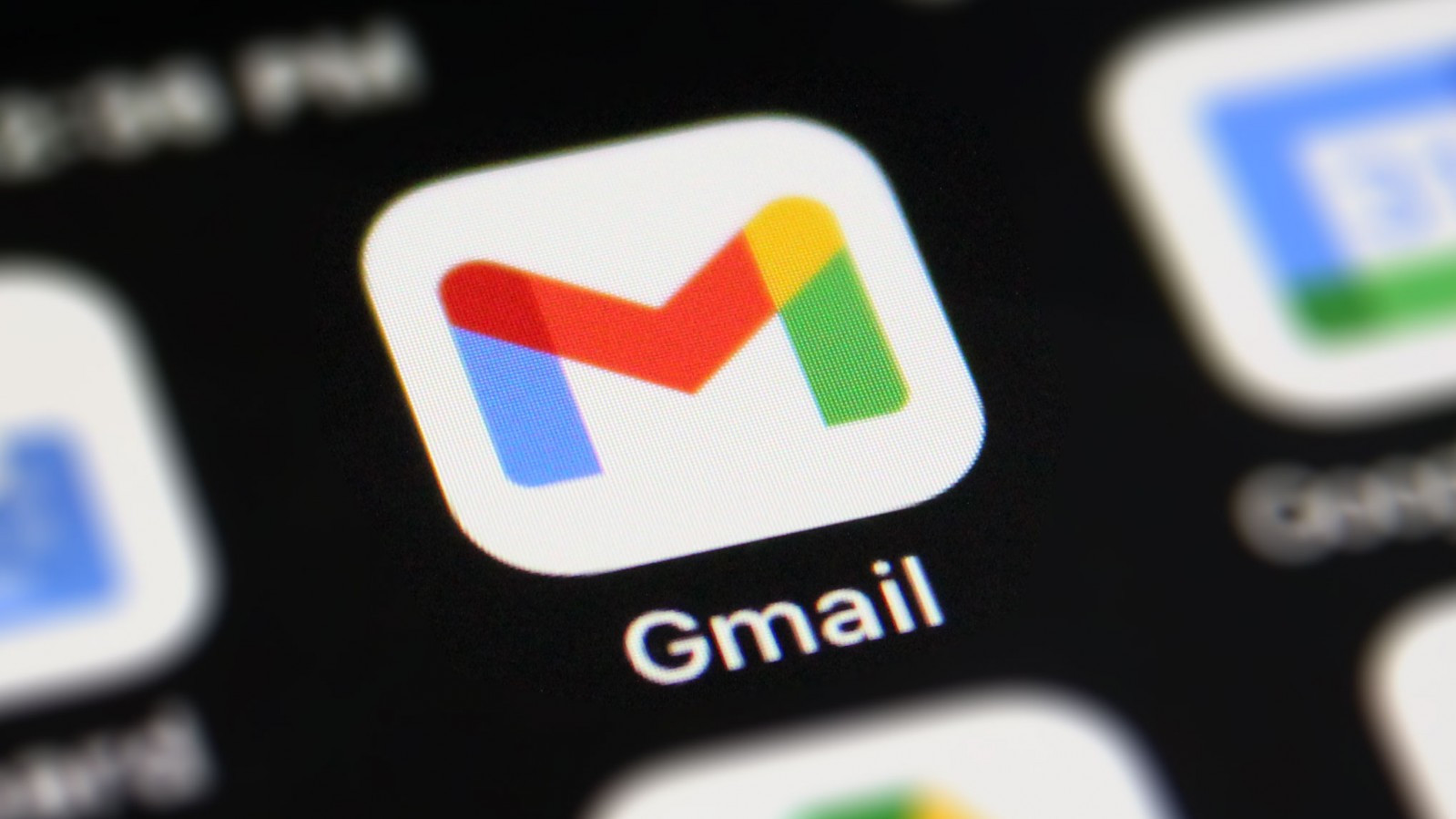 Ngày 1/4/2004, Google tuyên bố ra mắt hòm thư Gmail