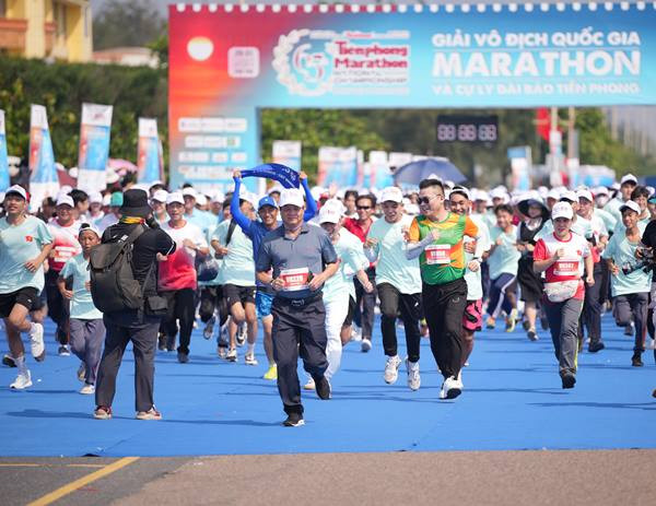 Giải vô địch Quốc gia Tiền Phong Marathon vận động viên chinh phục ở các cự ly: 5km, 10km, 21km, 42km 