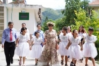 Nữ tỷ phú Nguyễn Thị Phương Thảo bất ngờ thăm các em nhỏ tại Làng SOS
