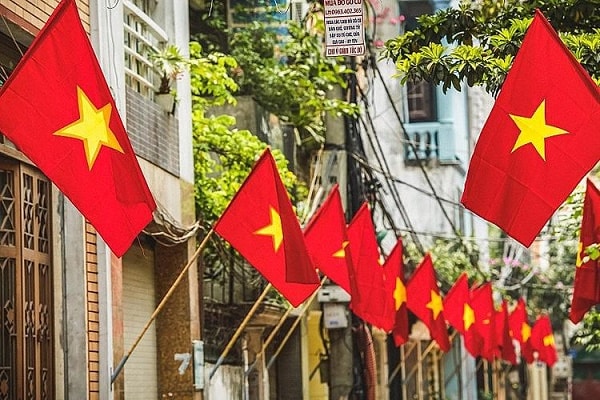 việc bố trí hoán đổi ngày làm việc bình thường (ngày 29/4/2024) và làm bù sang ngày khác, cán bộ, công chức, viên chức và người lao động sẽ được nghỉ 5 ngày liên tục. 