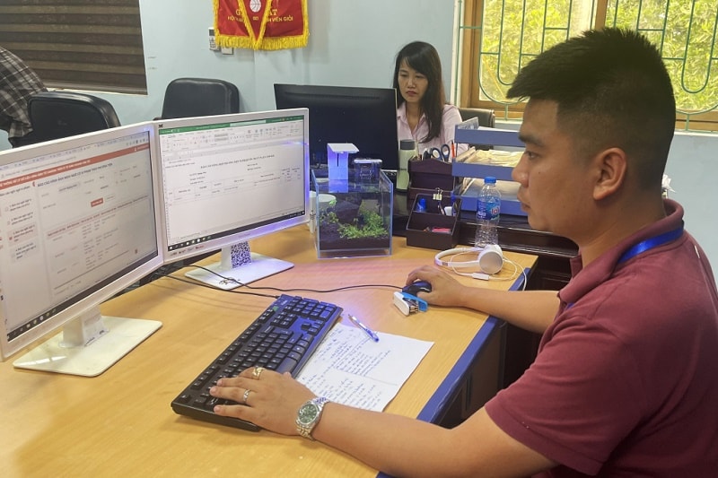 Trung tâm Giám sát GT-VT thực hiện giám sát các lỗi vi phạm bằng thiết bị camera giám sát được lắp đặt trên các phương tiện kinh doanh vận tải (Ảnh: Báo Quảng Ninh)