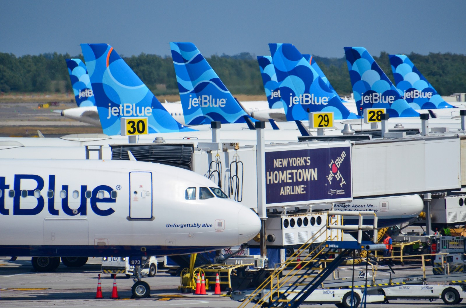 JetBlue thông báo giá hành lý ký gửi sẽ thay đổi tùy theo ngày