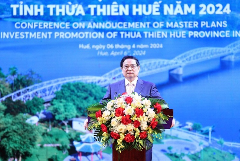 Thủ tướng Chính phủ Phạm Minh Chính đánh giá tóm tắt Quy hoạch Thừa Thiên Huế trong 13 chữ: Bản sắc, thông minh, thích ứng, xanh, sạch, đẹp, an toàn, bền vững.