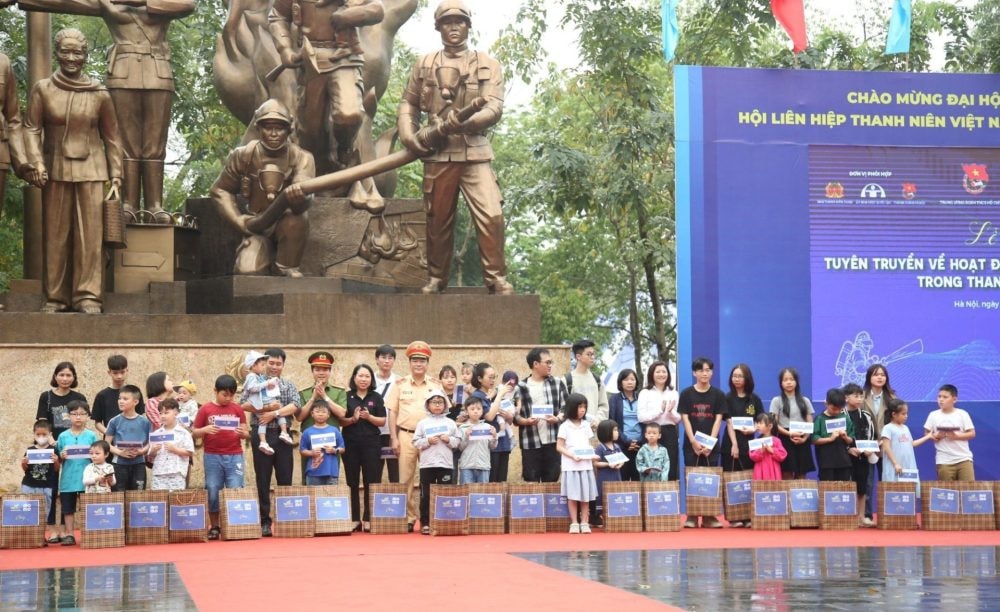 Phát động hưởng ứng Năm an toàn giao thông 2024