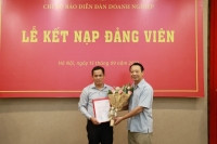 Tạp chí Diễn đàn Doanh nghiệp kết nạp Đảng viên mới và công bố công tác nhân sự