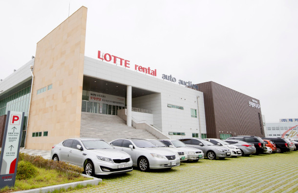 Lotte Rental ra mắt dịch vụ cho thuê xe có lái tại Việt Nam.