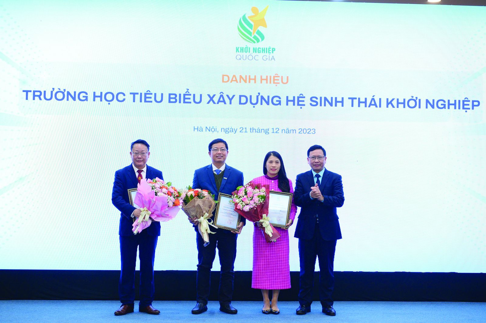  Trao danh hiệu Đơn vị tiêu biểu trong xây dựng hệ sinh thái khởi nghiệp dành cho các trường đại học, cao đẳng năm 2023.