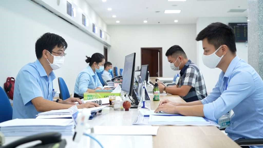 Trung tâm PVHCC tỉnh thực hiện tiếp nhận và giải quyết TTHC cho người dân