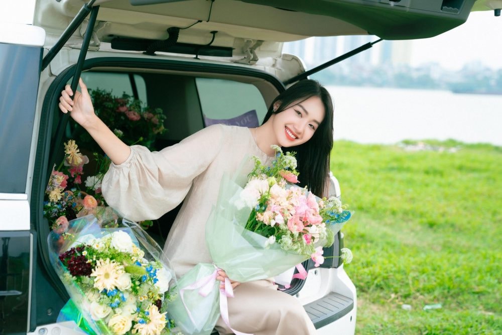 Bộ ảnh rực rỡ sắc màu của họa sĩ trẻ Phan Anh Thư trong không gian thiên nhiên giữa Thủ đô