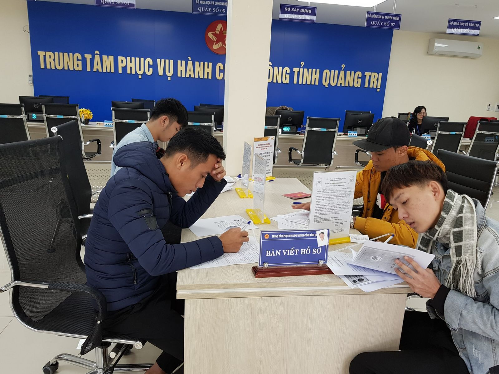 Theo Thanh tra tỉnh Quảng Trị, tăng cường cải cách hành chính, hạn chế gặp gỡ trực tiếp giữa cán bộ, công chức với người dân, doanh nghiệp là giải pháp giảm thiểu tình trạng phiền hà, nhũng nhiễu