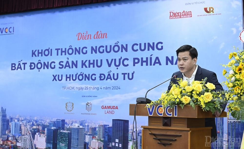 ông Hoàng Hải – Cục trưởng Cục Nhà ở và Thị trường Bất động sản, Bộ Xây dựng phát biểu tại diễn đàn.