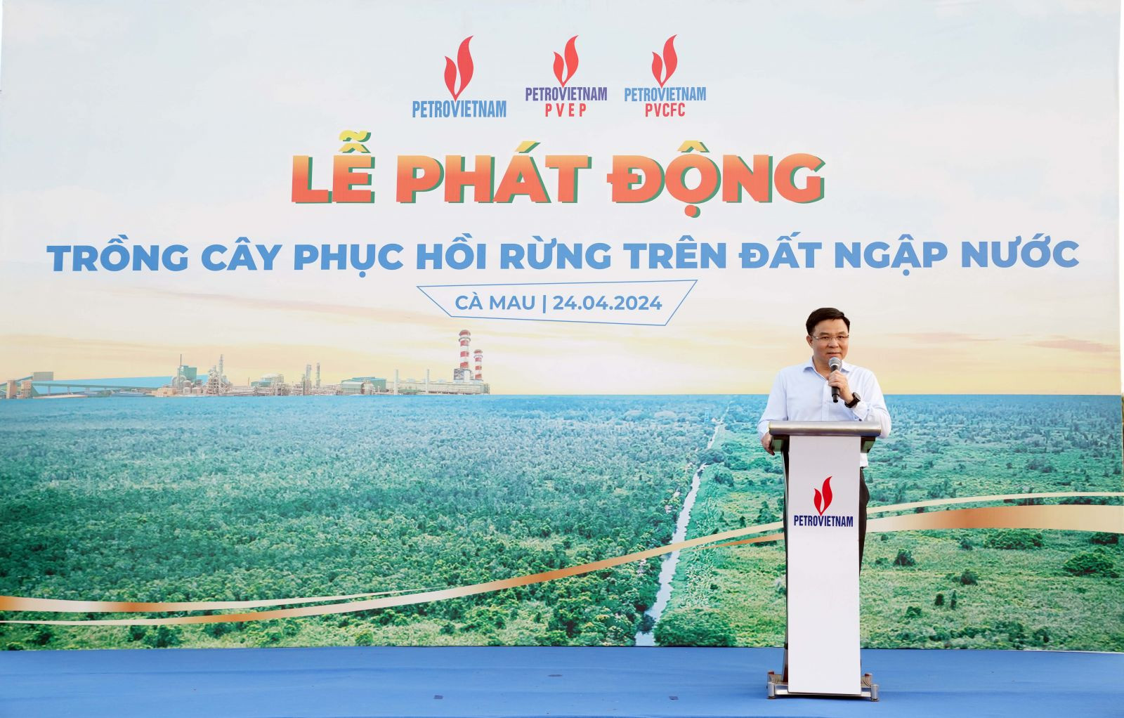 Chủ tịch HĐTV Petrovietnam Lê Mạnh Hùng phát biểu tại lễ phát động