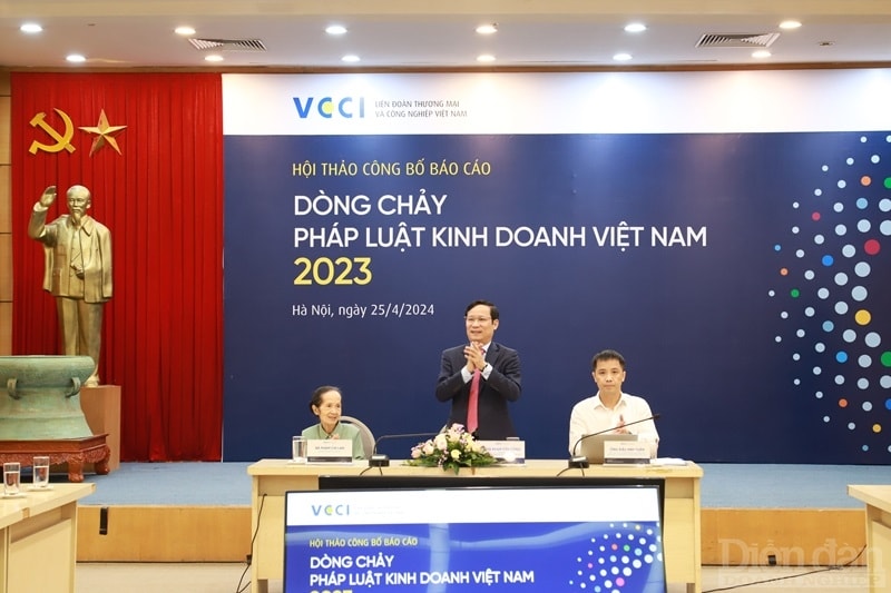 Sáng ngày 25/4, VCCI đã tổ chức Hội thảo công bố Báo cáo Dòng chảy pháp luật kinh doanh năm 2023