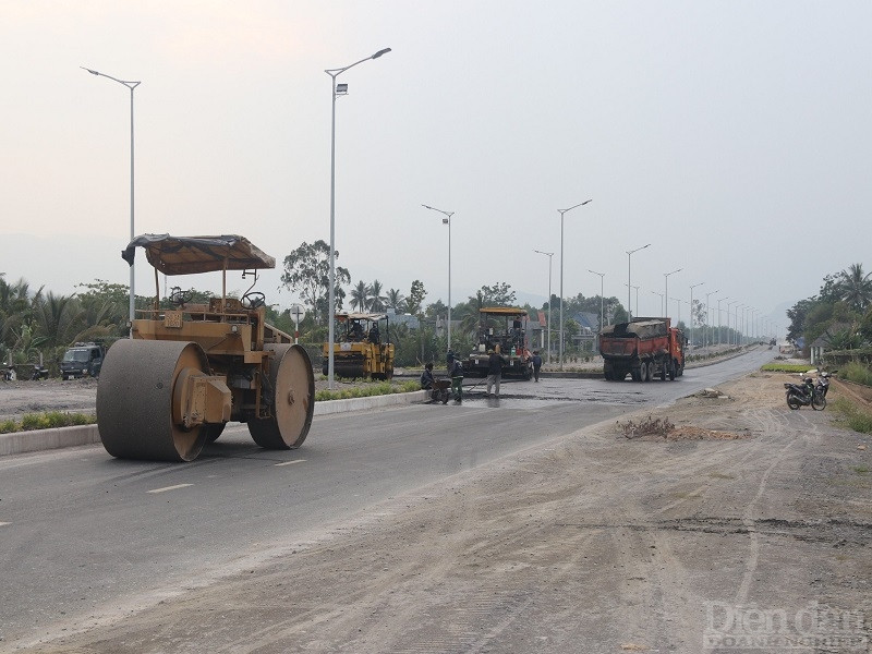 Cuối năm 2022, Ban Quản lý dự án đầu tư xây dựng các công trình giao thông Đà Nẵng đã chấm dứt hợp đồng với nhà thầu Tổng Công ty Xây dựng công trình giao thông 1 (Cienco 1) và điều chuyển khối lượng còn lại sang Tổng Công ty Xây dựng Trường Sơn. UBND TP. Đà Năng gia hạn tiến độ đến 30/9 nhưng nhà thầu đang xin gia hạn đến ngày 31/12/2023.