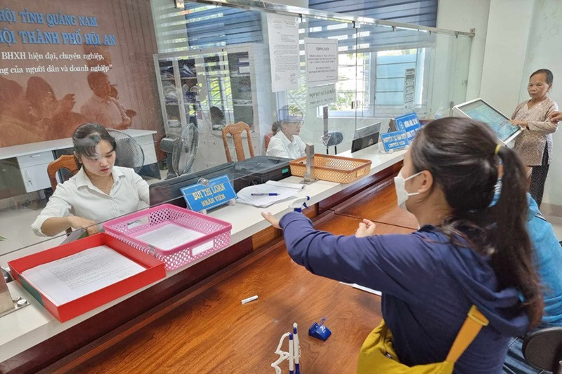 Góp ý Dự thảo Luật Bảo hiểm xã hội (sửa đổi), một số ý kiến cho rằng, nên chọn phương án 2 để cho người lao động rút 50% tiền BHXH một lần - Ảnh minh họa: ITN