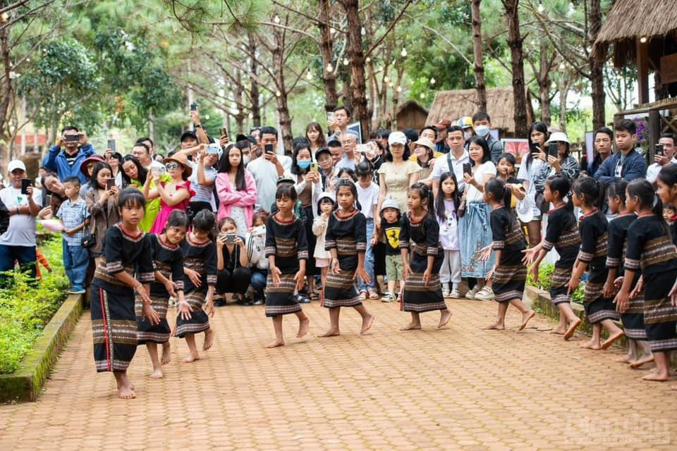 Du lịch Măng Đen đang có những sự hấp dẫn riêng đối với du khách