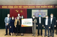 Thanh Hóa: Tập đoàn Flamingo trao tặng 100.000 bộ kit xét nghiệm nhanh COVID-19