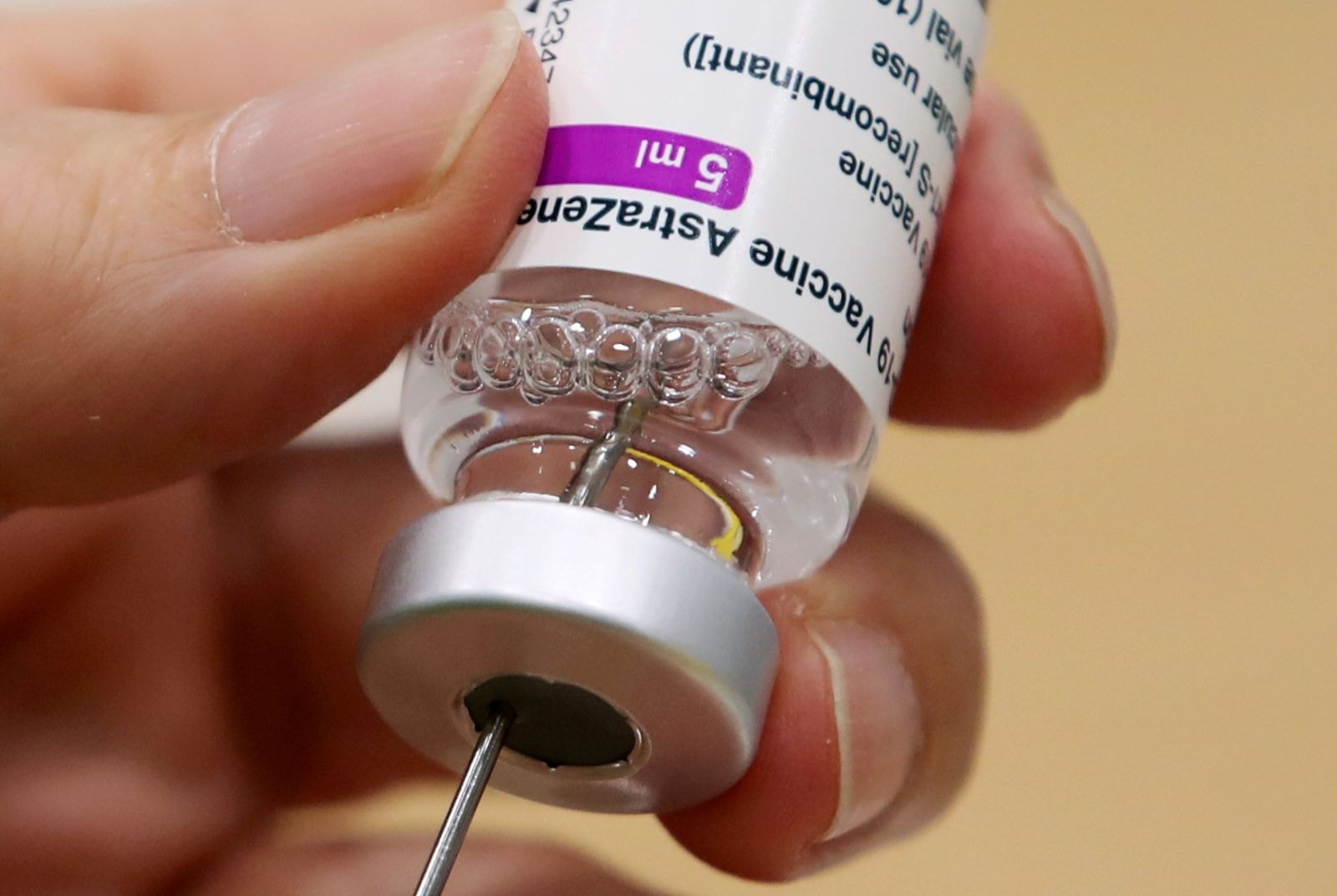 AstraZeneca mới đây đã bị lôi kéo vào một vụ kiện tập thể liên quan đến vắc xin COVID-19.