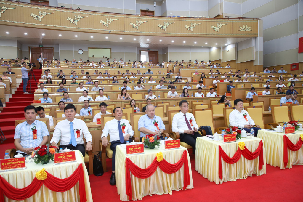 Trên tinh thần cởi mở, cầu thị, lắng nghe của lãnh đạo tỉnh, các doanh nghiệp đã thẳng thắn trao đổi những khó khăn, vướng mắc cần được giải quyết trong quá trình sản xuất, kinh doanh