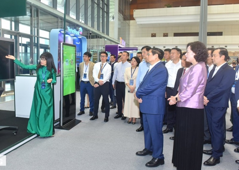 Thủ tướng Chính phủ Phạm Minh Chính phát biểu tại sự kiện Ngày chuyển đổi số ngành ngân hàng 8/5/2024