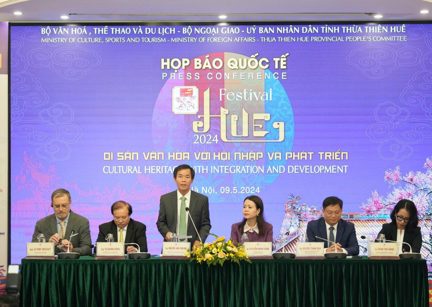 Chủ tịch Nguyễn Văn Phương phát biểu tại buổi họp báo quốc tế về Festival Huế 2024 tại Hà Nội chiều 9/5.