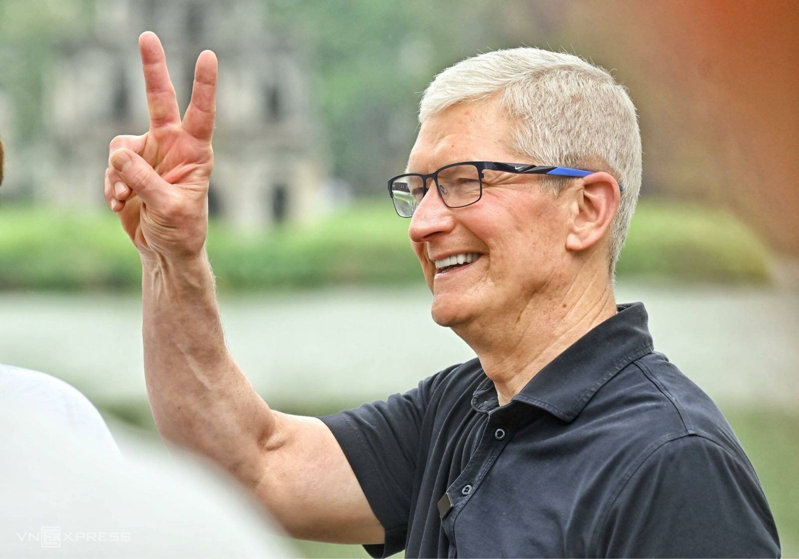 CEO Apple Tim Cook hết lời khen ngợi sự sáng tạo của giới trẻ Việt Nam, nhưng sau đó chọn đầu tư vào một quốc gia khác!