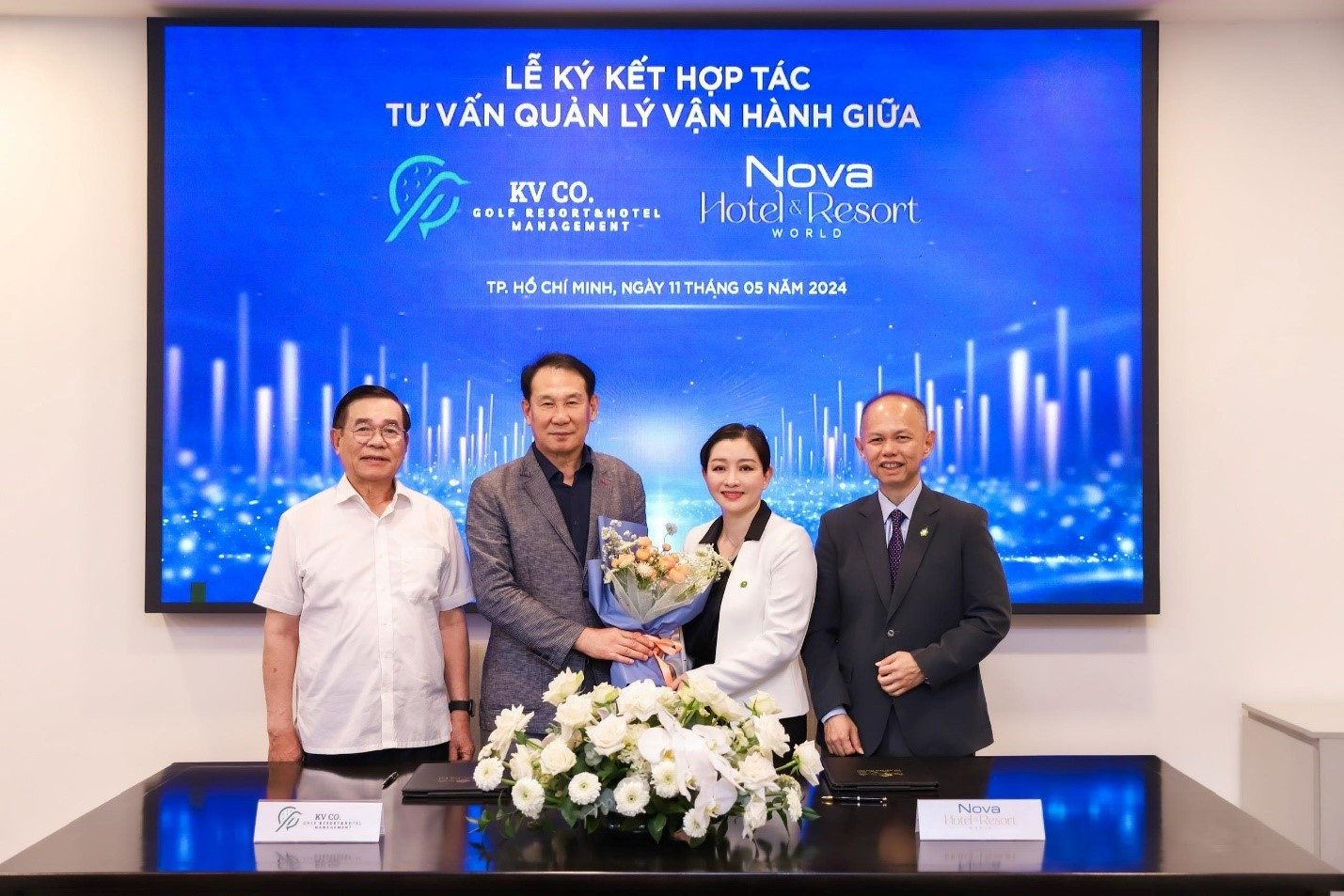 Đại diện K.V Golf Resort & Hotel Management và đại diện Nova Hotels & Resort World ký kết hợp tác quản lý vận hành cho K-Town Resort và Wonderland Resort tại NovaWorld Phan Thiet