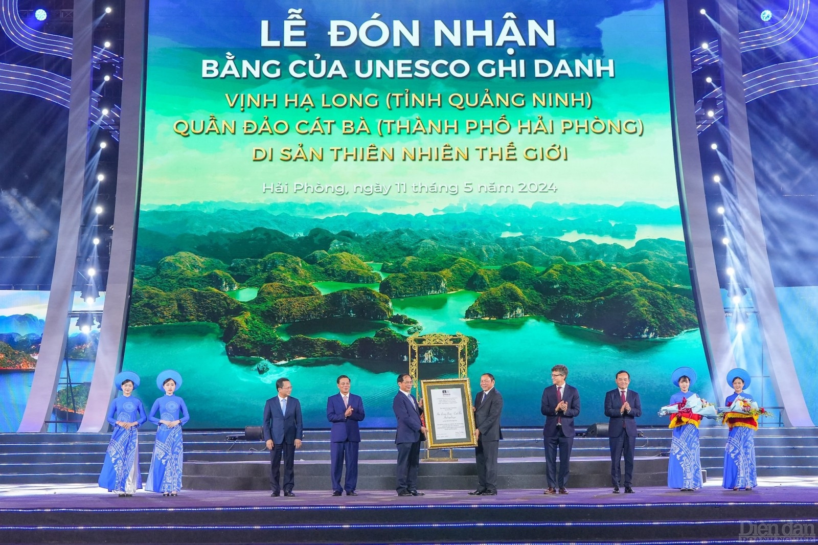 Lễ đón nhận bằng của UNESCO ghi danh Vịnh Hạ Long (tỉnh Quảng Ninh) và quần đảo Cát Bà (TP Hải Phòng) là Di sản Thiên nhiên thế giới