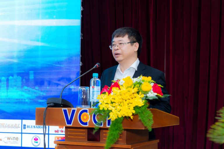 Ông Trần Ngọc Liêm, Giám đốc VCCI-HCM phát biểu khai giảng