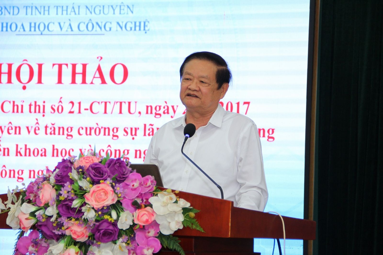 Ông Phạm Văn Quang, Phó Chủ tịch Hiệp hội doanh nghiệp tỉnh Thái Nguyên – đại diện cho cộng đồng doanh nghiệp tỉnh tham luận về ứng dụng KHCN đối với doanh nghiệp