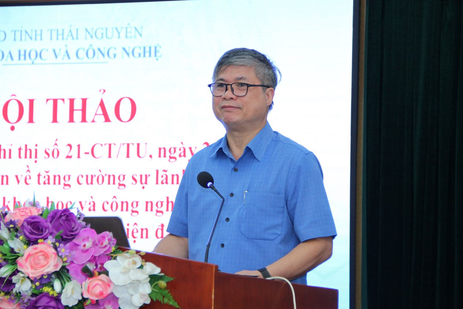 Phó Giám đốc Đại học Thái Nguyên - Trần Thanh Vân phát biểu tham luận