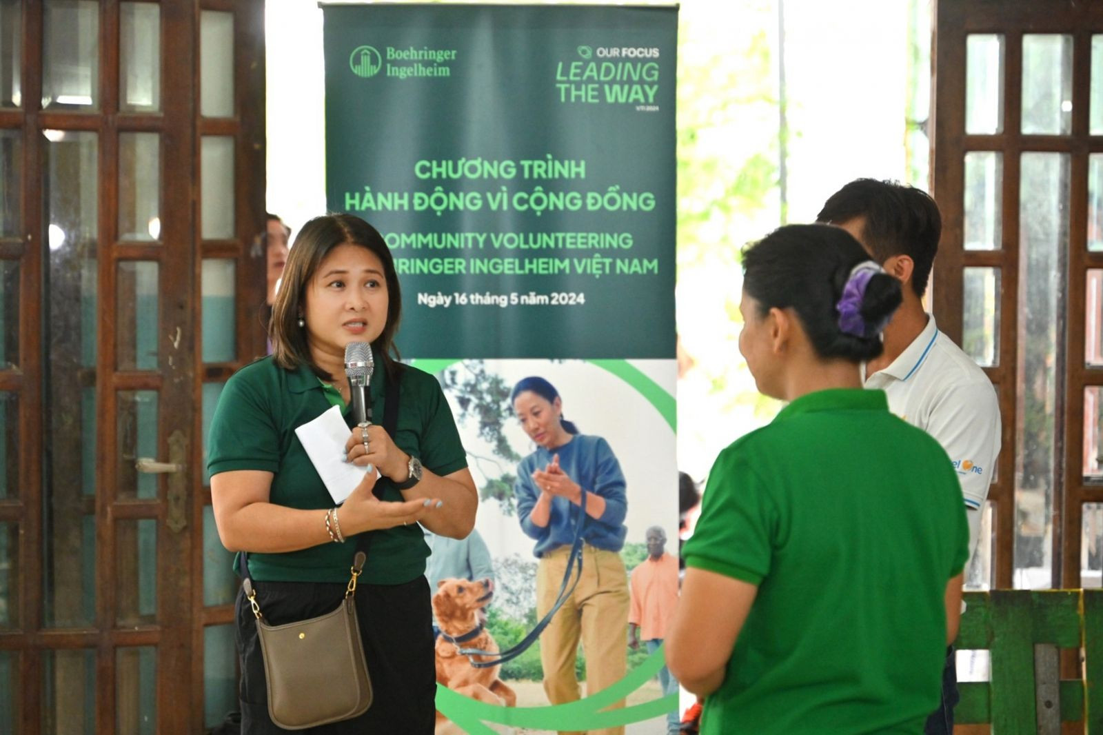 Bà Cyndy Bautista-Galimpin, Tổng Giám đốc công ty Boehringer Ingelheim Việt Nam chia sẻ tại Chương trình hành động vì cộng đồng.JPG