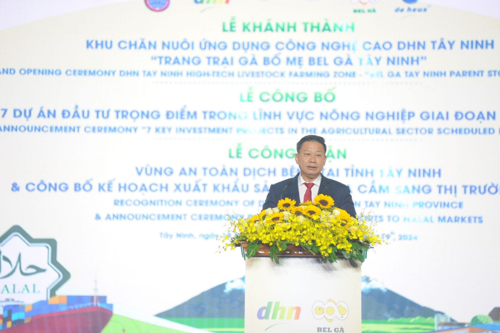 Ông Nguyễn Thanh Ngọc, Chủ tịch UBND tỉnh Tây Ninh phát biểu tại hội nghị và cam kết tạo mọi điều kiện thuận lợi nhất để doanh nghiệp phát triển ổn định.