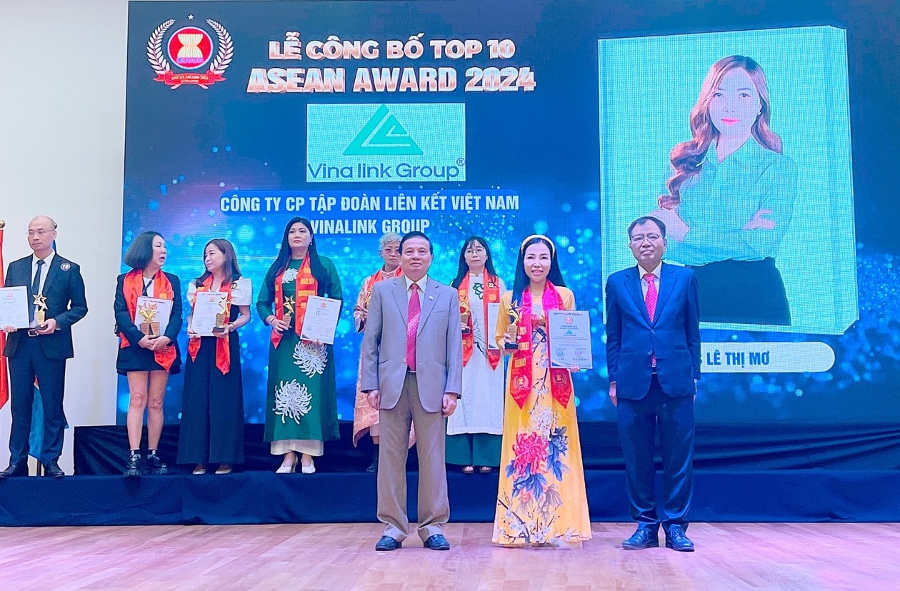 Đại diện Vinalink Group nhận giải tại Lễ Công bố ASEAN Award 2024.