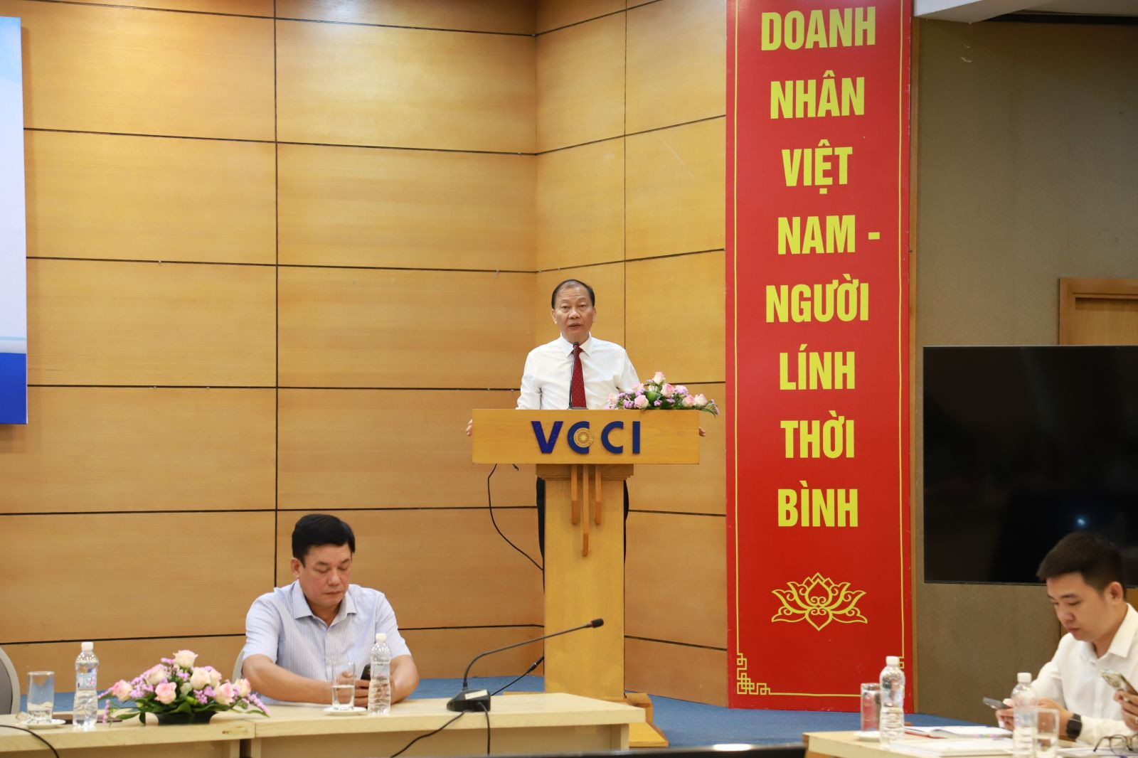 Phó Chủ tịch VCCI Hoàng Quang Phòng phát biểu tại lễ trao chứng nhận