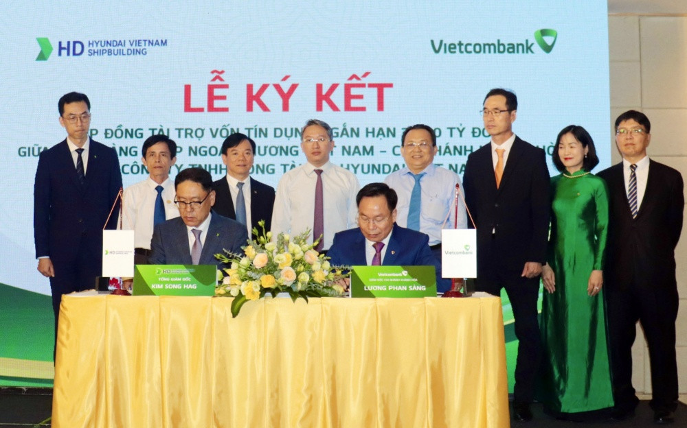 Vietcombank chi nhánh Khánh Hòa và Công ty TNHH Đóng tàu HD Hyundai Việt Nam vừa tổ chức ký kết hợp đồng tài trợ vốn tín dụng ngắn hạn 3.800 tỷ đồng (tương đương 150 triệu USD).