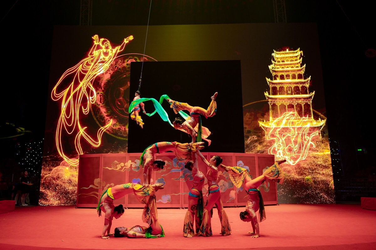 Tháng 6 này, cư dân và du khách sẽ được thưởng thức show xiếc quốc tế “Journey to the Wonderland” mỗi ngày